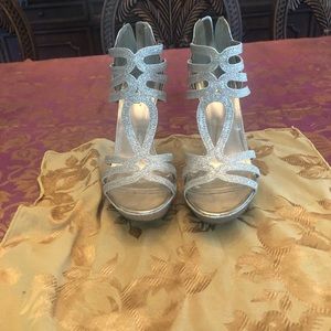 Brash Gold Shiny Open Toed Dress Sandal with Zippered Closure. Size 8.  Like New